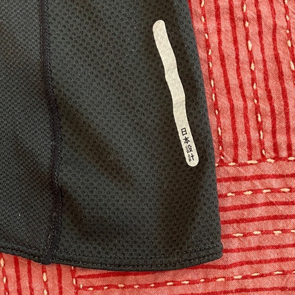 Mizuno women’s medium Blue running top with black slightly diaphanous back - Picture 10 of 12